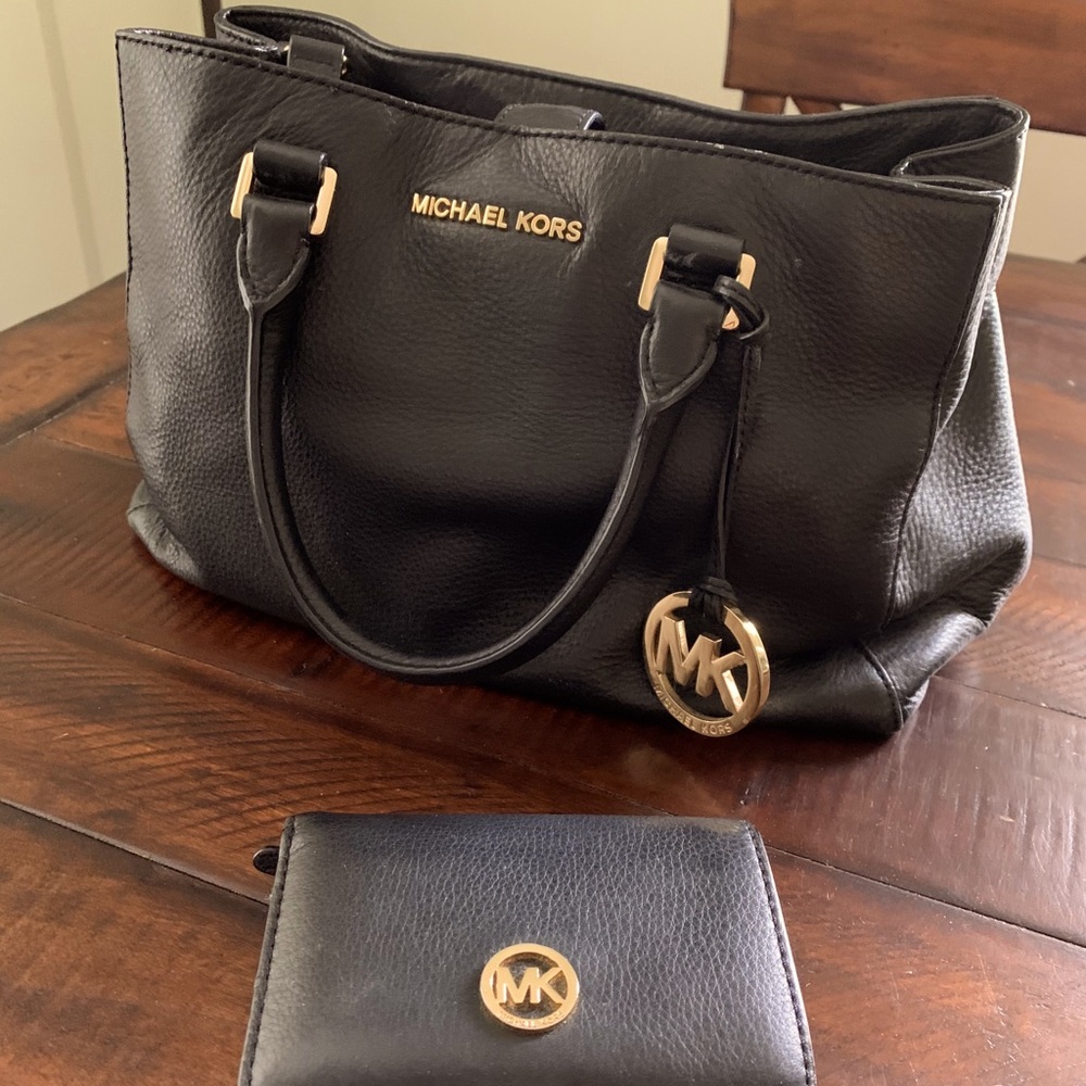 Black Leather Michael Kors Bag & Matching Wallet